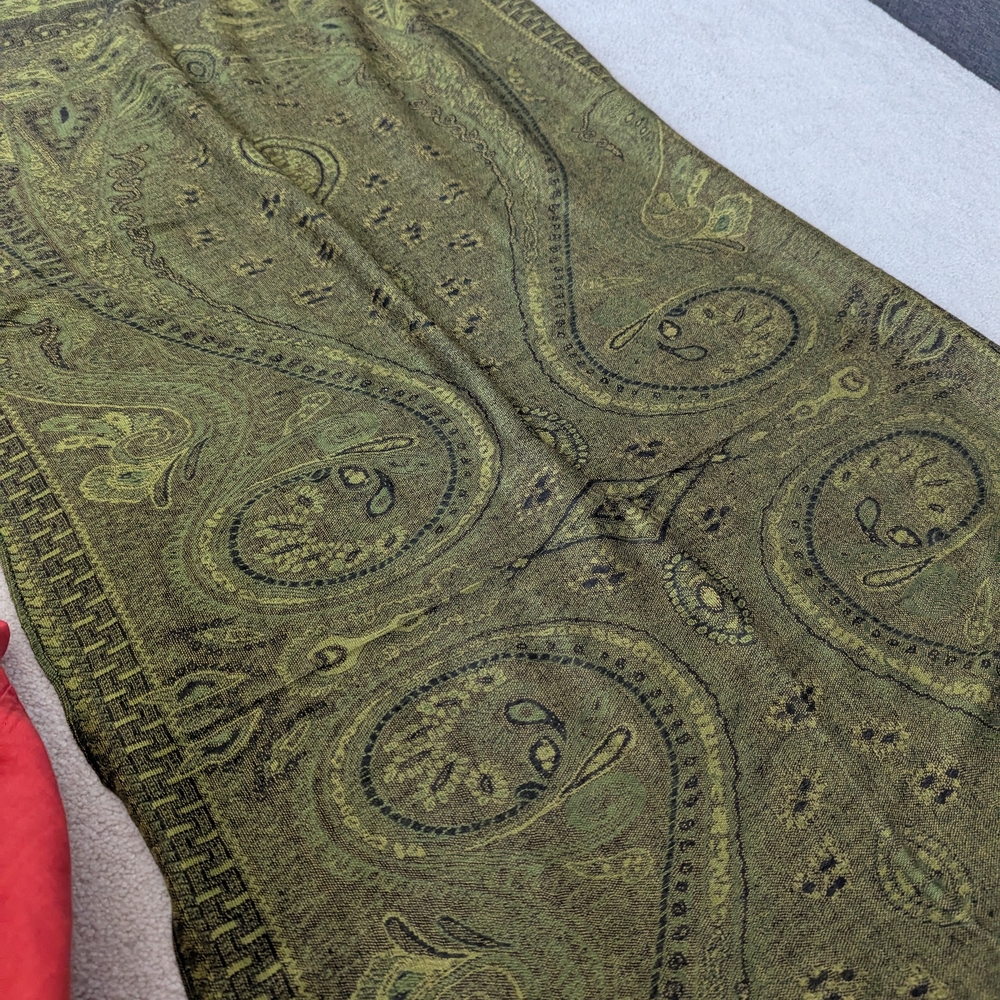 Pashmina Green and Black Paisley Shawl - Picture 4 of 5